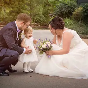 Hochzeit mit Kindern Blumenmädchenkleid weiß