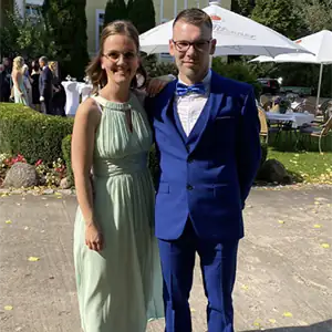 Hochzeitsgast Herrenanzug blau und Abendkleid