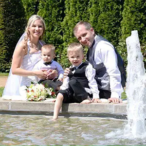 Schwarzer Kinderanzug mit Fliege Hochzeit